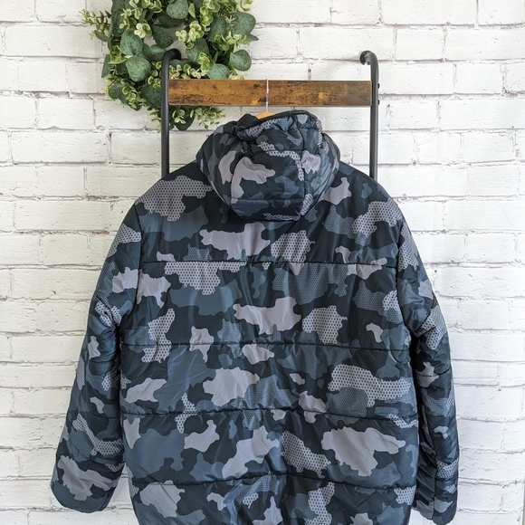 CHAMPION Hooded Puffer Winter Jacket - Picture 2 of 13